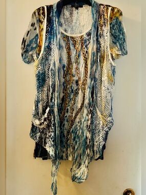 Captiva brand Blue Cream and Gold Chain-Print Layered Short Sleeve Tunic Blouse